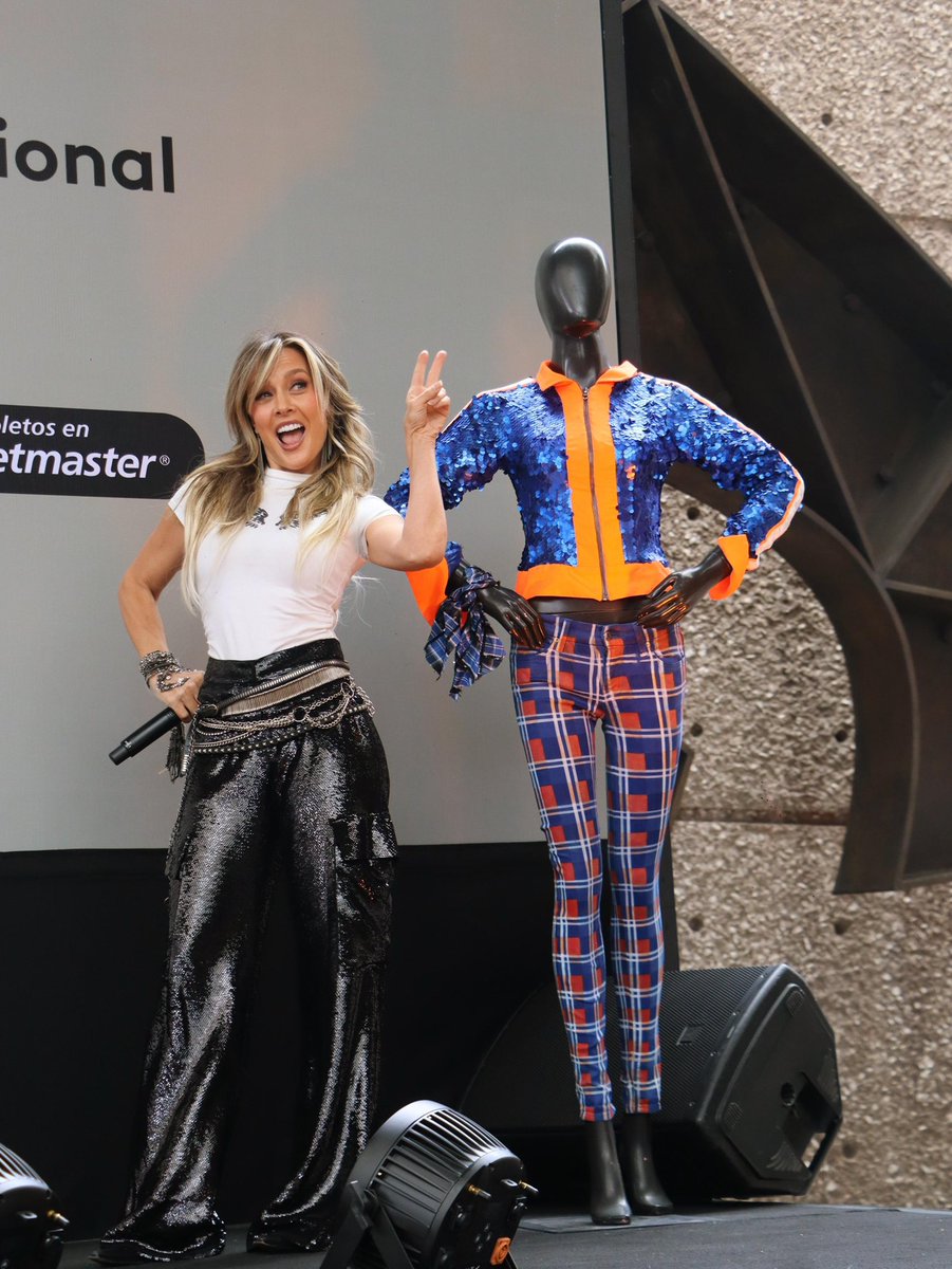 officialfey's tweet photo. Nos vemos este 30 de agosto, los espero en el @AuditorioMx para revivir nuestra #HappyEra #Forever17Tour. ✨Gracias a todos los medios que nos acompañaron el día de hoy. https://t.co/AY8tOpgxRz