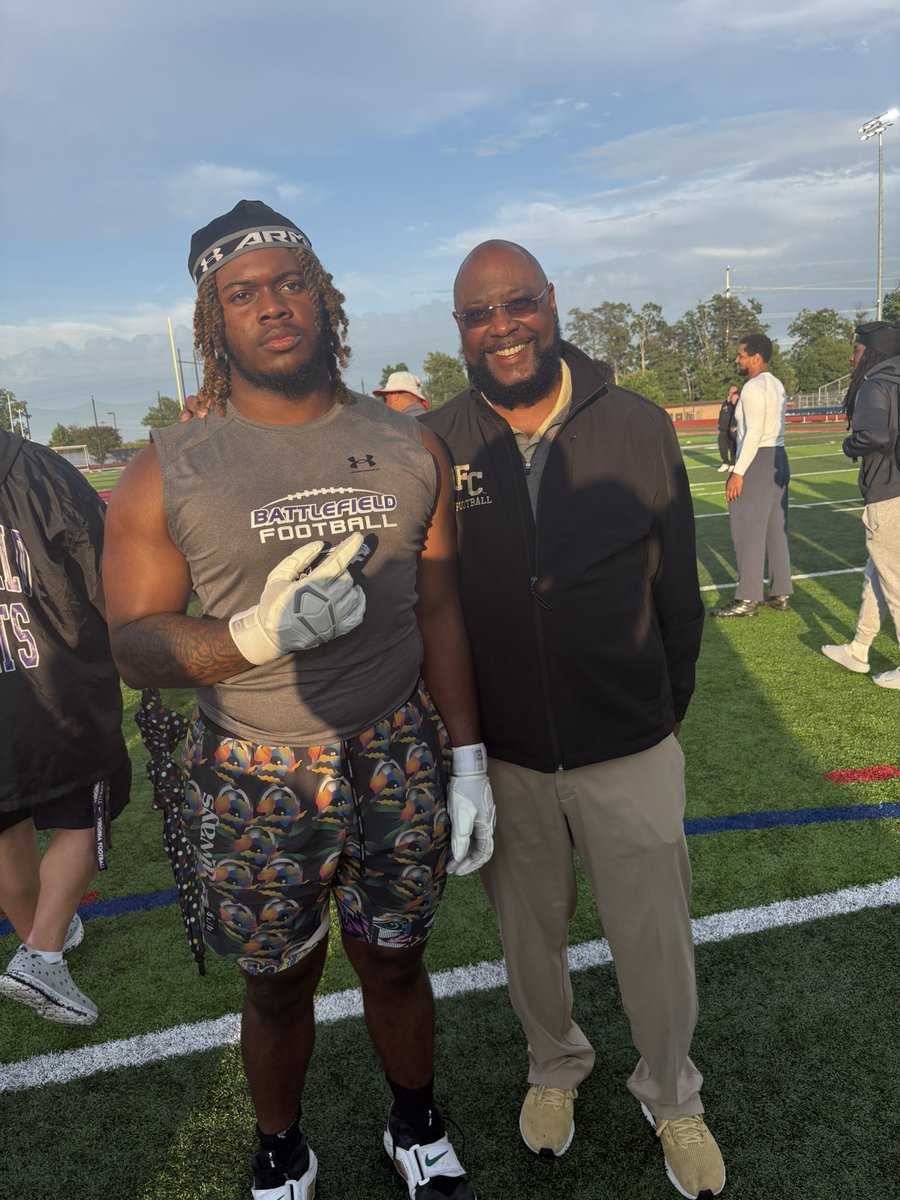 IlanErvin's tweet photo. After competing at pwcs camp at Garfield I am blessed and honored to receive another offer from @FerrumFootball thank you coach @thetruAK @coach_ksherman I am forever thankful!! @CoachHatfield1 @CoachBBachman @CoachAliSay @Jay_FiveSix @Bobcatsfballva @carljfred @NPShowcases https://t.co/YBImz8MWSL