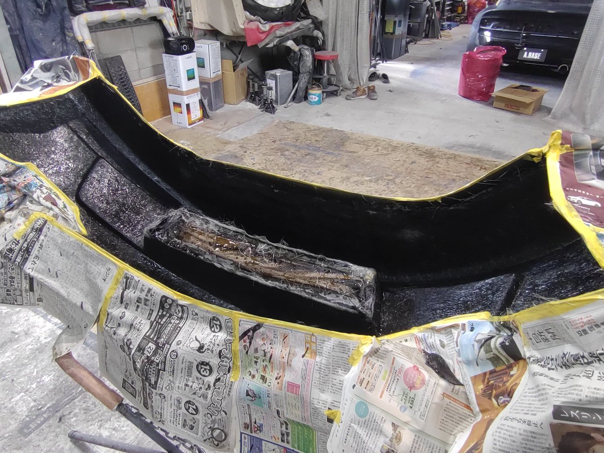 ashiru_ito's tweet photo. バンパーできました。
本当はカーボンで作ってみたかったけど、まだ経験値が足りないので今回はFRPで・・・

純正と同じようにアンダーカバーも留められるようになってます。 https://t.co/u5kRHZhOxw