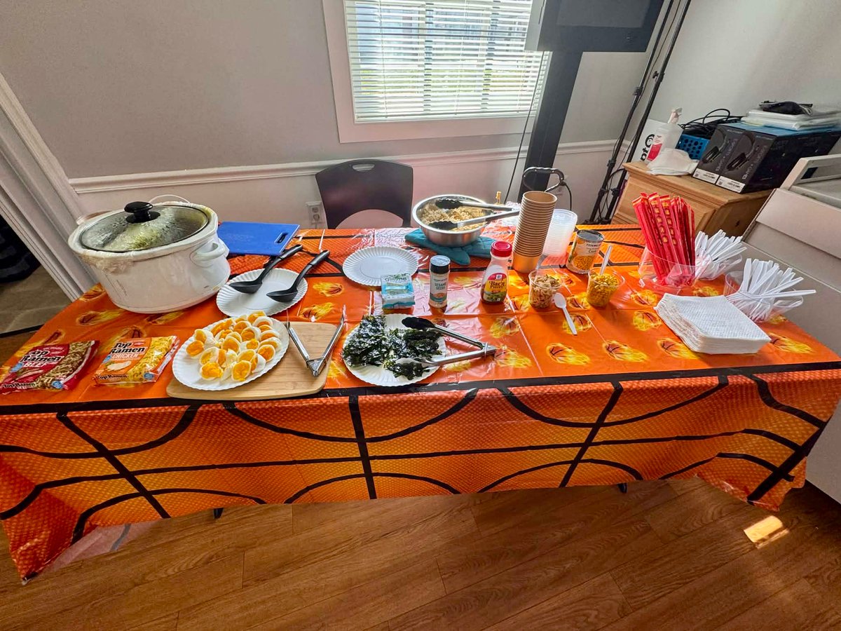 SomersetCounty1's tweet photo. A few snaps from our ramen bar teen programs this week!π Next week, we have gaming and in June we will be making trail mix & a craft. Be sure to stop by and tell your friends. #ramenbar #teenprograms #libraryfun https://t.co/RMgI97fAA6