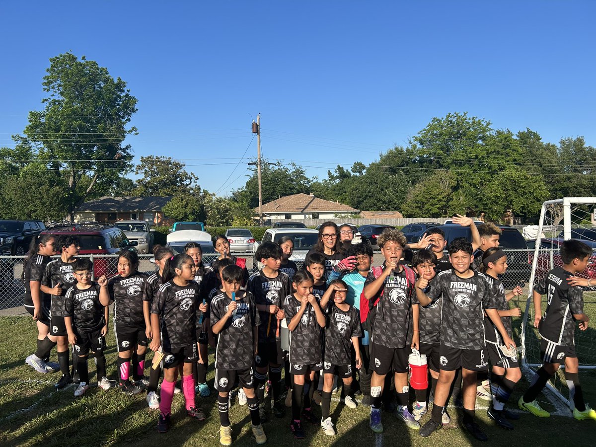 BadosCeci's tweet photo. Great things happening! Soccer and Golf Teams in Action! Go Hawks 🎉❤️ @Freeman_Hawks https://t.co/LTPeh12ggW