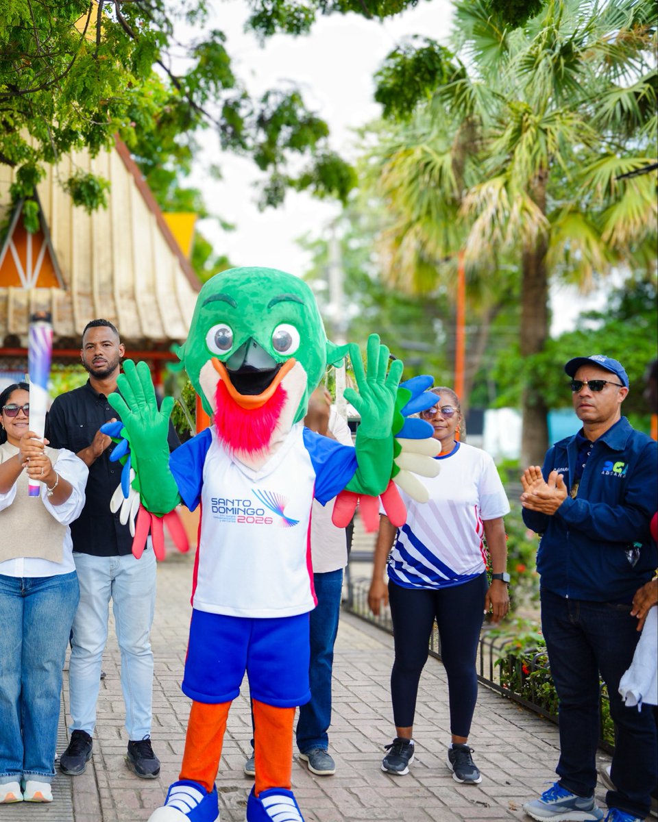 SDQ2026's tweet photo. ¡WAO! 🥹

No nos cansaremos de decir que cada pueblo tiene su magia ✨ y Comendador, en Elías Piña, no fue la excepción. 🙌

Qué hermoso ver cómo integraron a sus niños y adolescentes al recorrido de La llama de los Valores, impregnándoles con este acto el amor por el deporte. ❤️💙

WOW! 🥹

We will never tire of saying that every town has its own magic ✨ and Comendador, in Elías Piña, was no exception. 🙌

How beautiful to see how they welcomed children and adolescents into the Flame of Values route, instilling in them a true love for sports through this event! ❤️💙

#SantoDomingo2026 #JuegosCentroamericanos2026 #JuegosDelCentenario