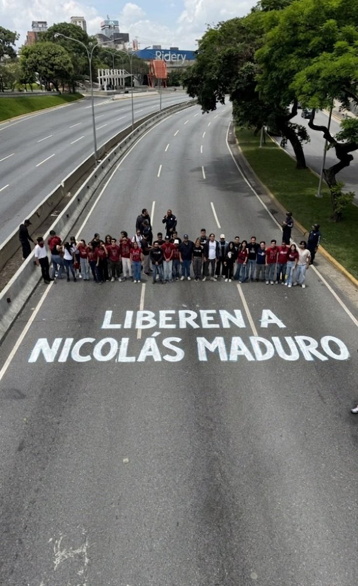 SanojaReinaldo's tweet photo. Gracias @VivaLaUCV 🇻🇪 https://t.co/OK8XXXGY4z