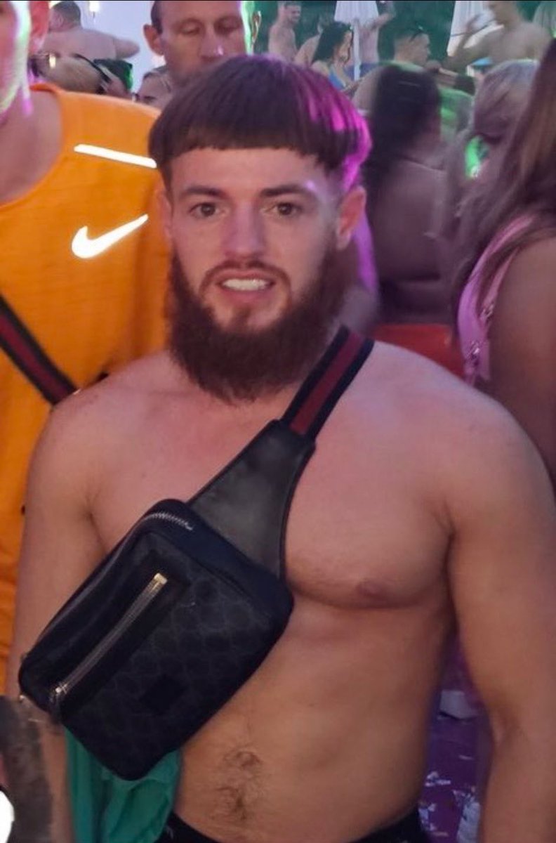 DegenDabber's tweet photo. Meanwhile in the UK

“300 a 7 cool bruv. I know Ryan fam.” https://t.co/A58SBrqh02