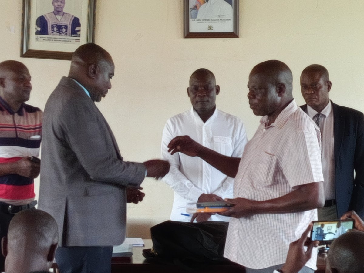 Bugiridistrict's tweet photo. @bugiriDLG  Official hand over of  office by the District  Chairman, District Speaker and others to the Ag. Chief Administrative  Officer, Mr. Olaro Emmanuel. @MoLGUganda https://t.co/SQLt9t8WaO