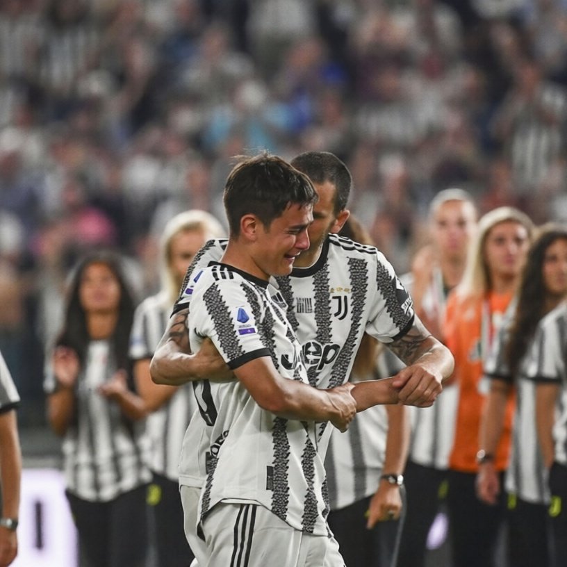 TheFJEN's tweet photo. "I have never seen a footballer cry as much as Paulo Dybala did during his Juventus farewell." 🇦🇷💔

- 🔙🗣️ Giovanni Guardalá, (@SkySport) journalist https://t.co/qsQlp0CT9e