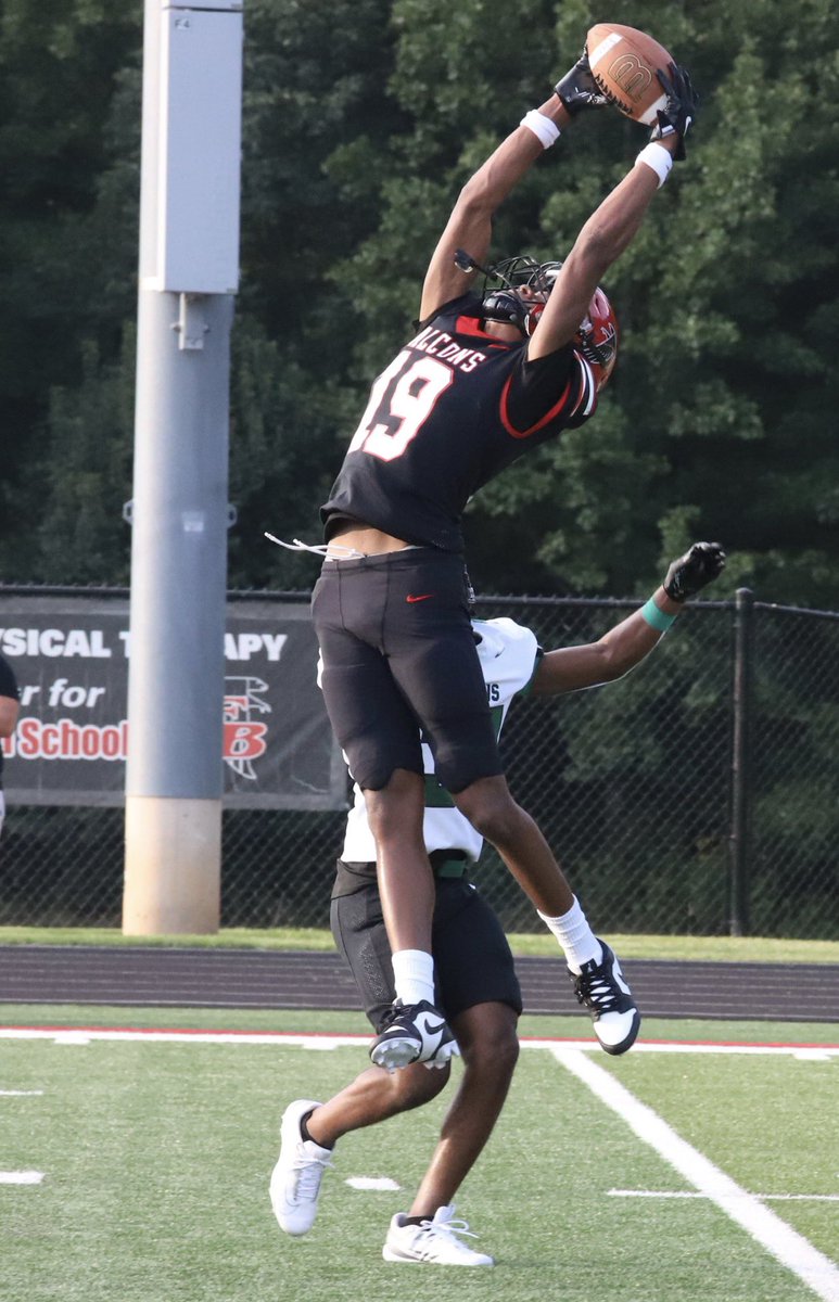 michaelperry019's tweet photo. 3 D1 offers in only ONE year of playing varsity football.  @treshields19 is HIM.  I could not be prouder of you for your work in the classroom.  @MiamiOHFootball @kennesawstfb @USFFootball .  You have earned all of this!! https://t.co/3JzBkpHBiI