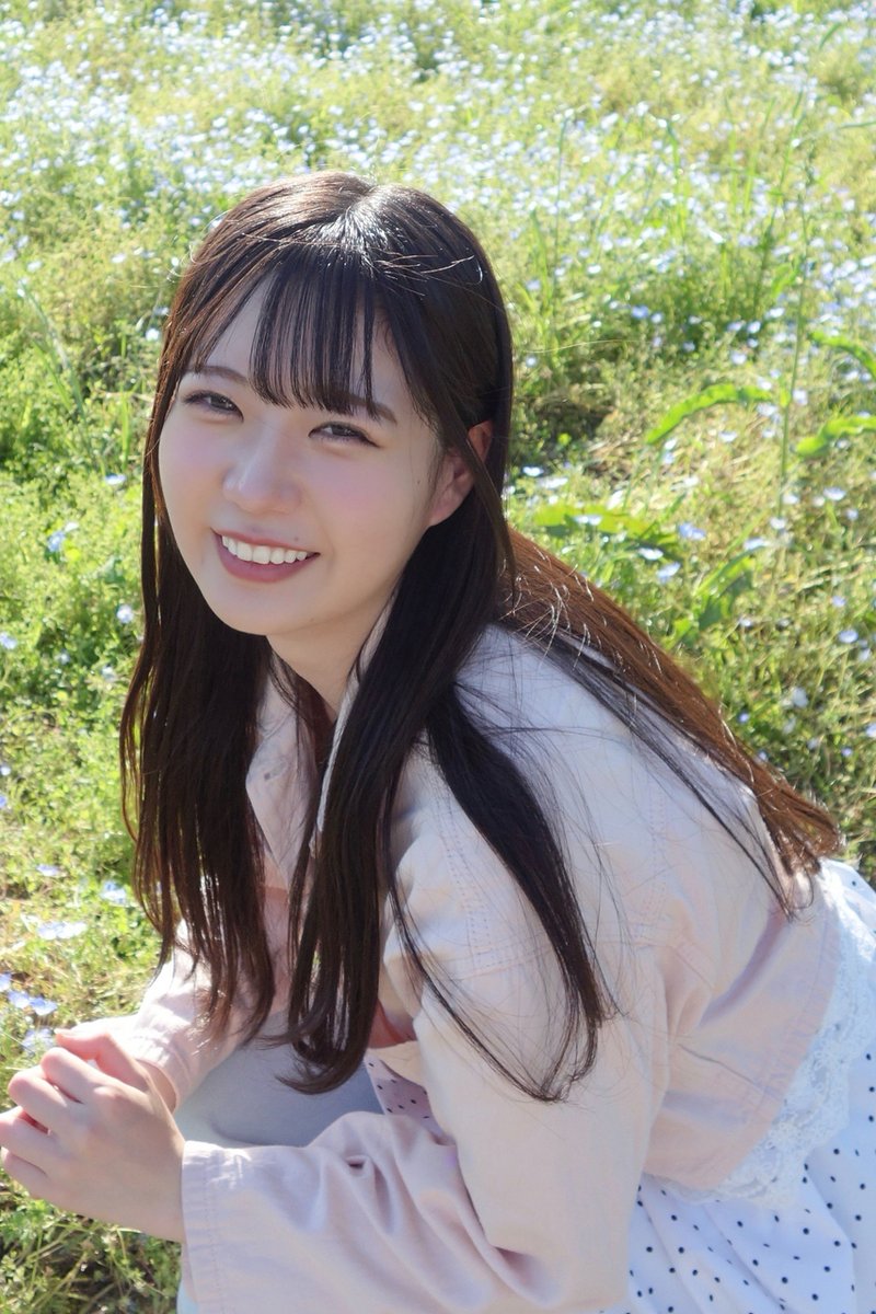 日向坂46・坂井新奈のネモフィラ畑ブログにファン心温まる