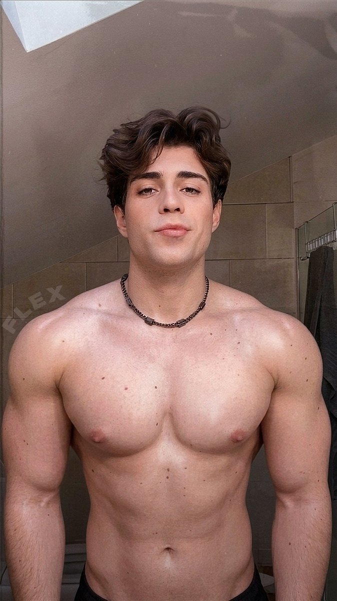 ꜱᴀᴍ ❤️ biceps | 51% AI tweet media