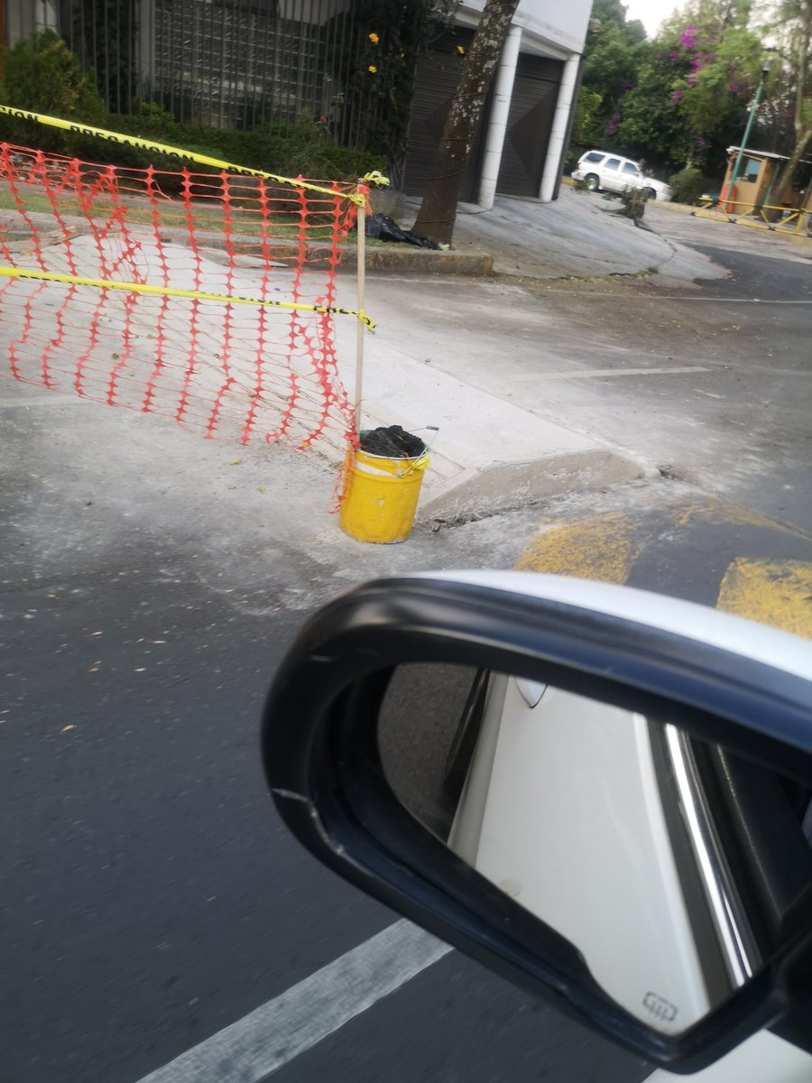 nenabremer's tweet photo. En Fuentes del Pedregal había 20 topes, los quitaron a la mitad, 1 mes después los hicieron de cemento 20 cm + altos, ahora los volvieron a quitar. Porqué gastan dinero a lo estúpido?? @lopezdoriga @CarlosLoret @ChumelTorres @LuisCardenasMx @CiroGomezL @TlalpanAl @TlalpanVecinos https://t.co/xYf57vPJIz