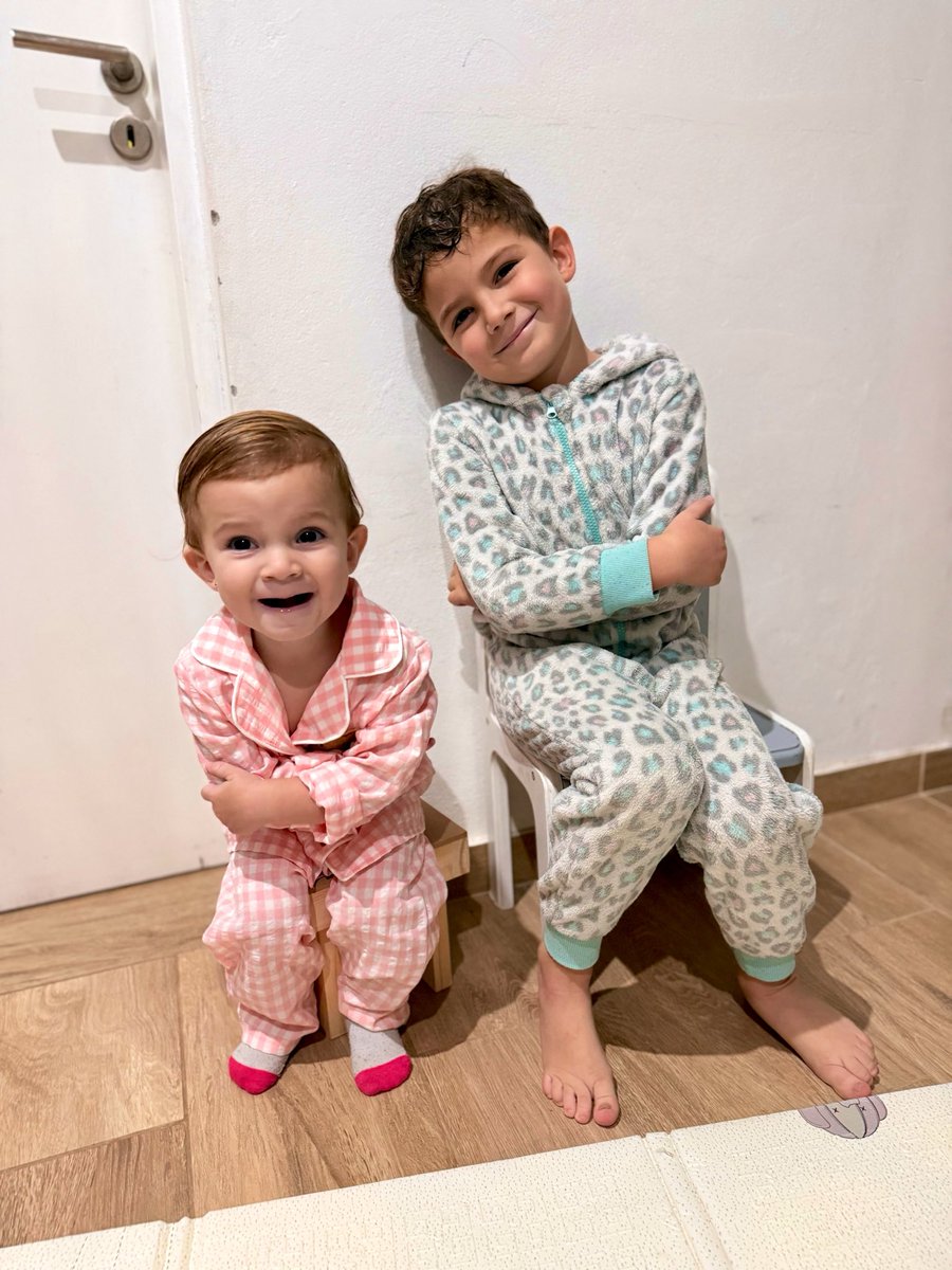Julivazk's tweet photo. Días largos, larguísimos, con necesidad de que tengan más horas. Al final mi recompensa siempre está en casa ♥️ https://t.co/MkOI9TB1XZ