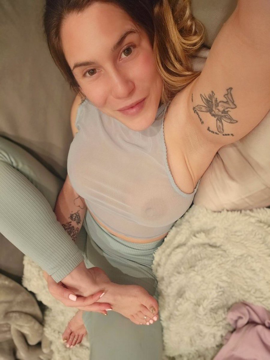 Aderesquin95's tweet photo. @quinnyspiggies Dm let  have the night fun if you down 🥵 💦💚 https://t.co/Jo9T01co49