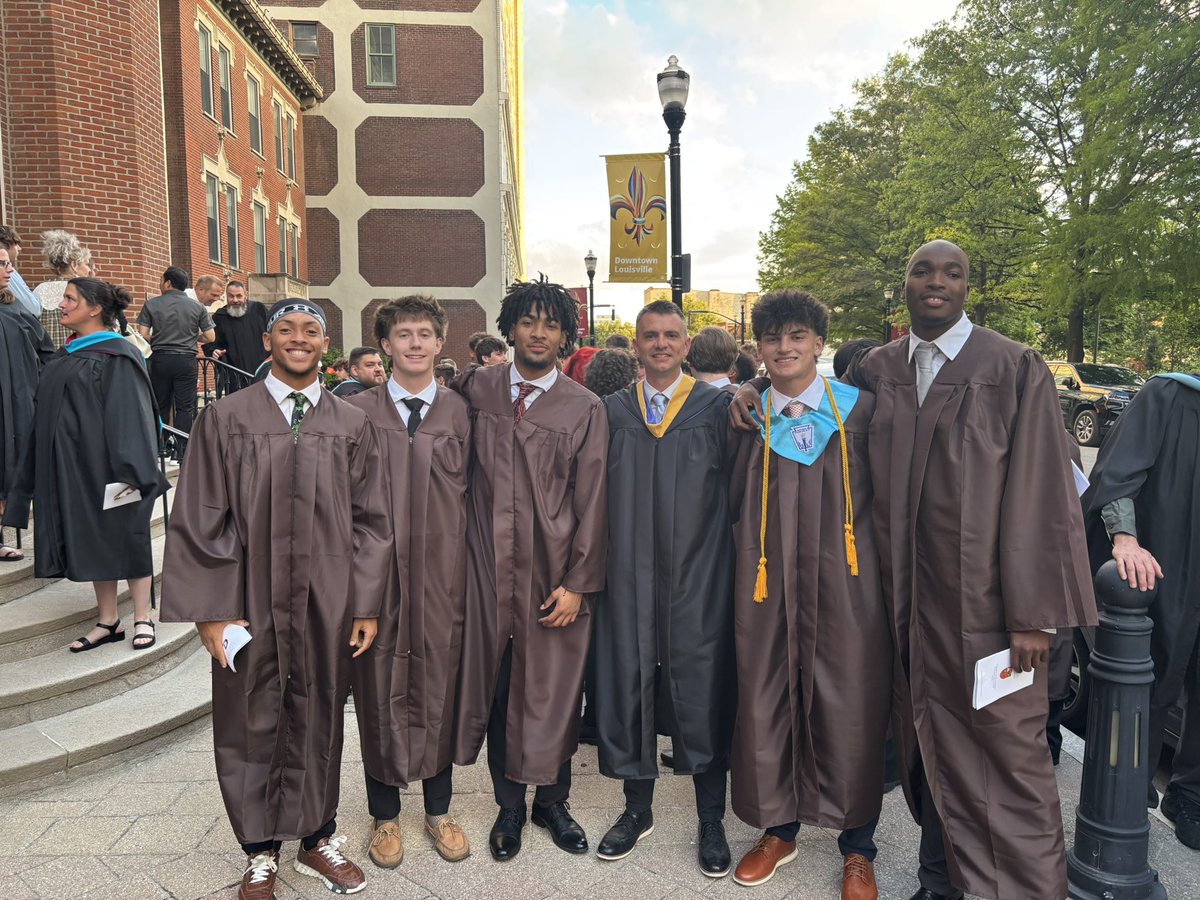 DeSalesHoops1's tweet photo. Baccalaureate Mass with our basketball seniors! https://t.co/paWWeHc2aa
