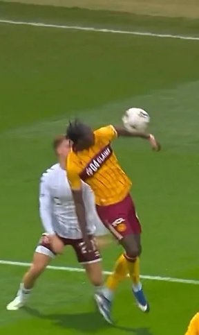 Jack_LTaylor's tweet photo. Yeah nah though not handball https://t.co/gVE4OyqFpV