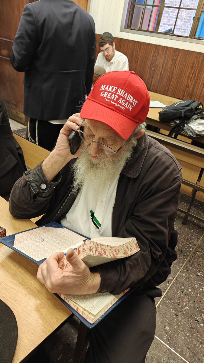 Satmar550's tweet photo. 🇺🇸 “MAKE SHABBAT GREAT AGAIN” https://t.co/xi4EG3OMR7