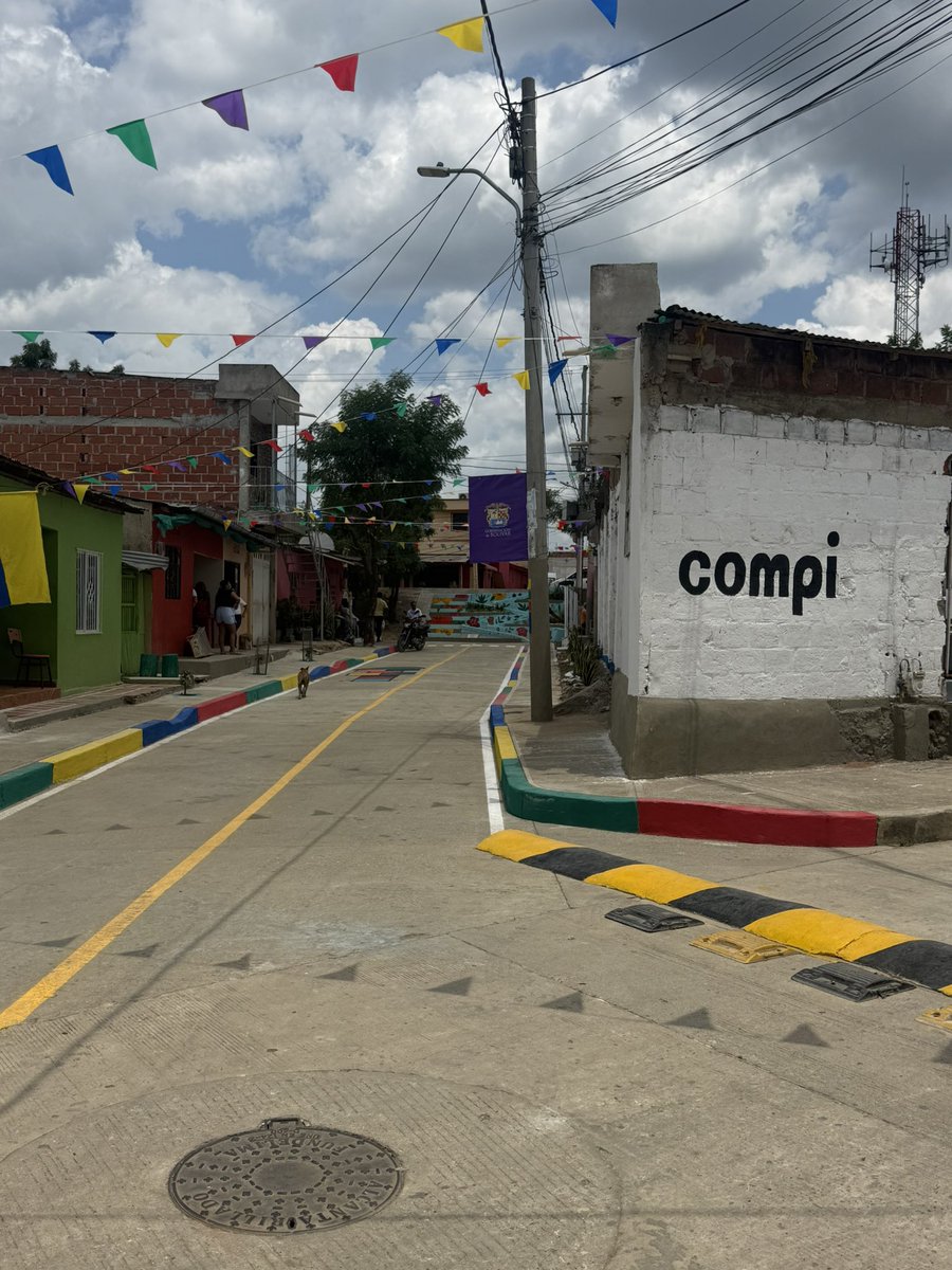 AFBETANCOURT's tweet photo. En El Carmen de Bolívar están estrenando calle, rampa, escaleras, jardineras… sí; en el barrio La Esperanza. 

Con el COMPI por supuesto. https://t.co/W1XZa8zCU7