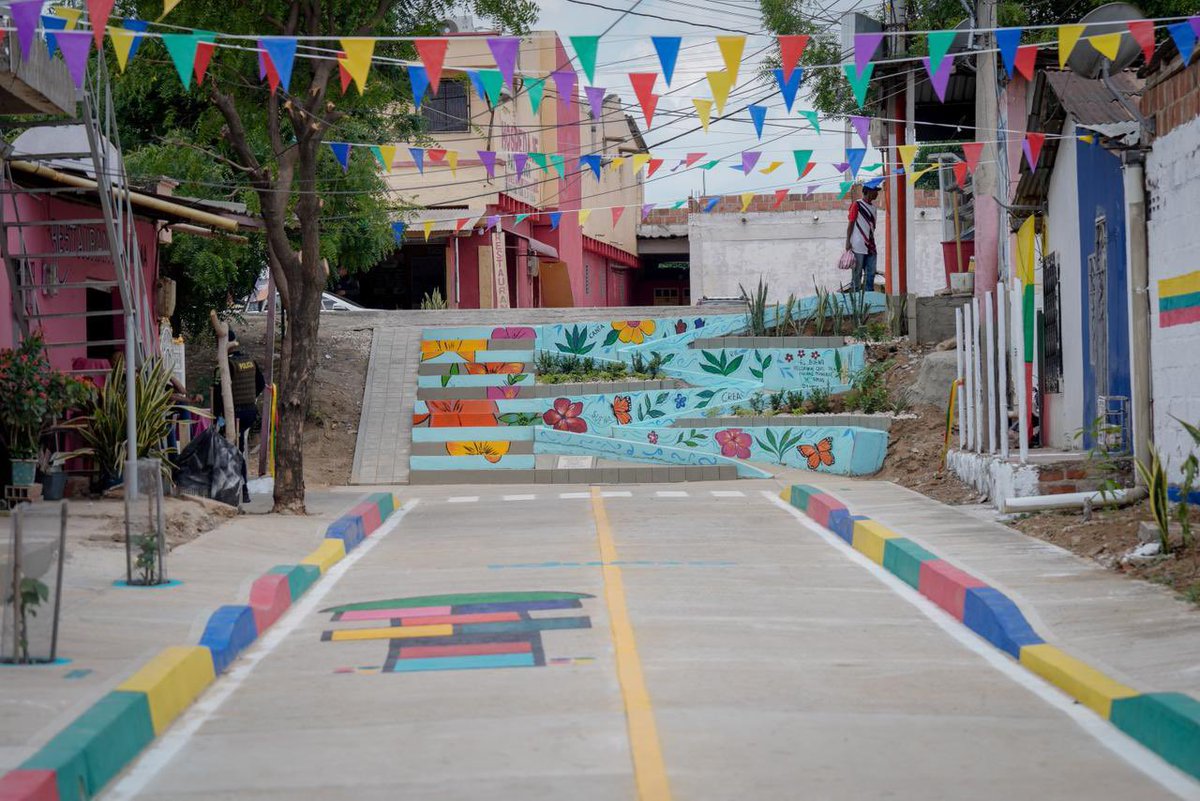 AFBETANCOURT's tweet photo. En El Carmen de Bolívar están estrenando calle, rampa, escaleras, jardineras… sí; en el barrio La Esperanza. 

Con el COMPI por supuesto. https://t.co/W1XZa8zCU7