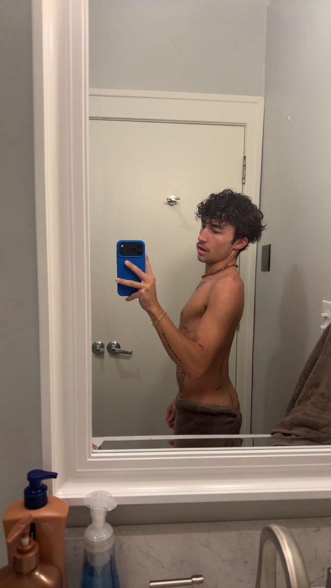dylanevans203's tweet photo. have yall subbed yet?? https://t.co/lCEIdbCTk4 https://t.co/DataIJLWwl