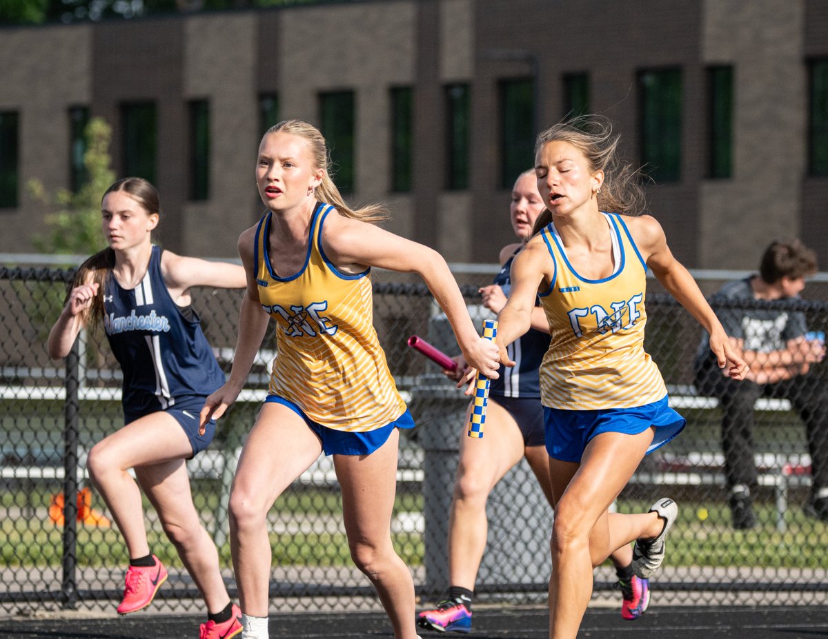 ClerSunSports's tweet photo. Clermont County schools did their thing tonight in the final day of the SBAAC Track and Field Championship Meet. 

In the National Division, @CNE_TracknField girls edged out Williamsburg while the Wildcats claimed the boys version, and Batavia swept the American Division. https://t.co/M3boD3k5bT