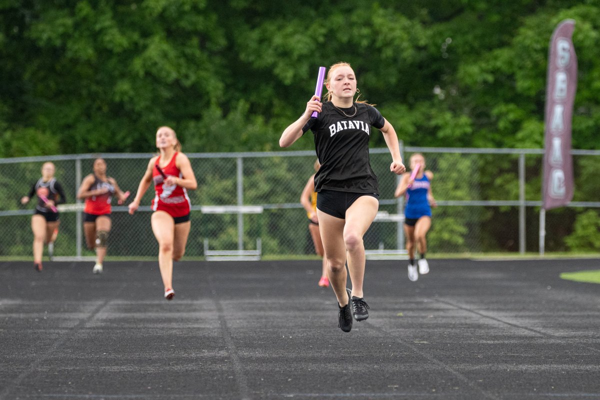 ClerSunSports's tweet photo. Clermont County schools did their thing tonight in the final day of the SBAAC Track and Field Championship Meet. 

In the National Division, @CNE_TracknField girls edged out Williamsburg while the Wildcats claimed the boys version, and Batavia swept the American Division. https://t.co/M3boD3k5bT