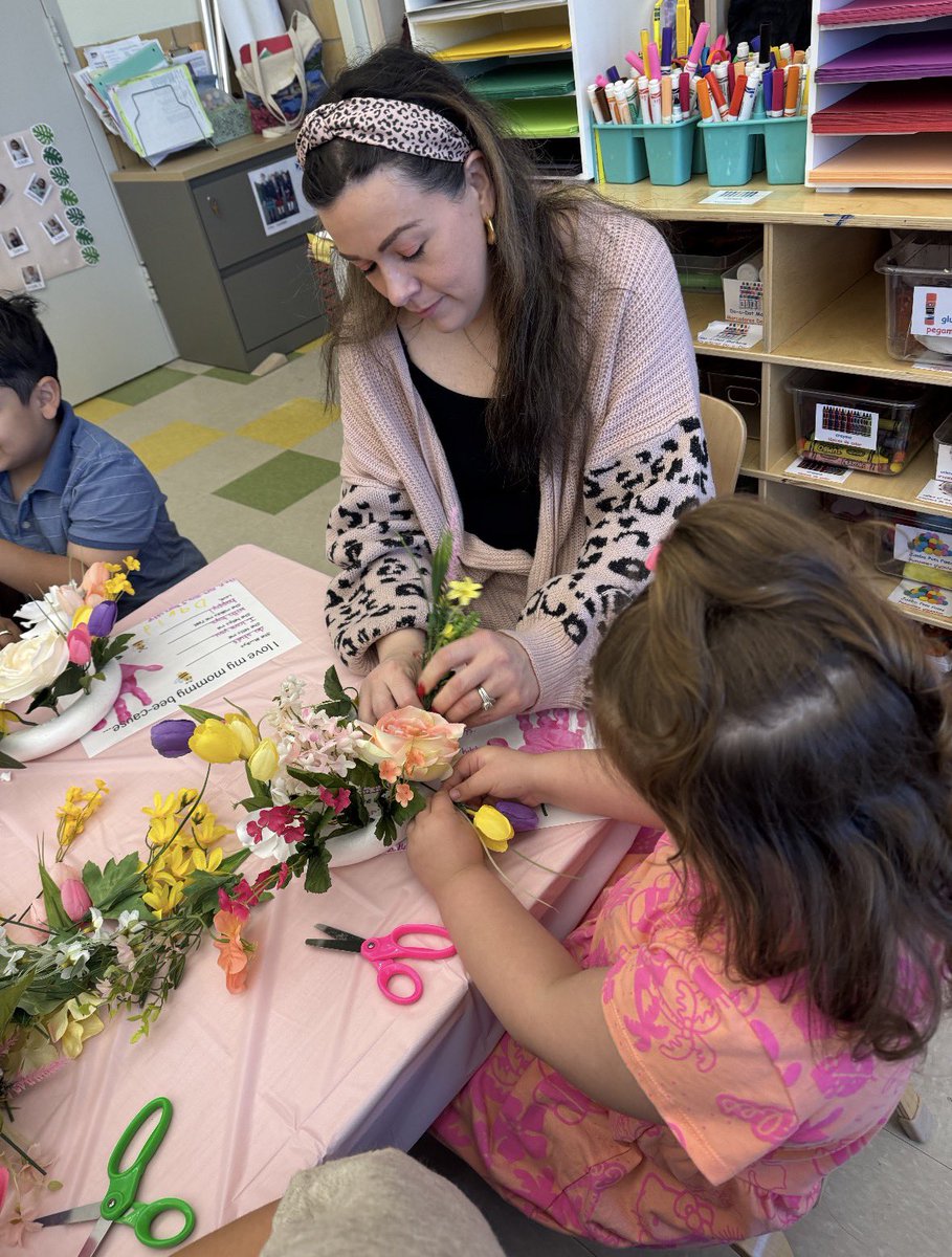MPkd24's tweet photo. Q392 Students celebrated the special women in their lives. Happy Mother’s Day! 💐 https://t.co/rgKRKqX865