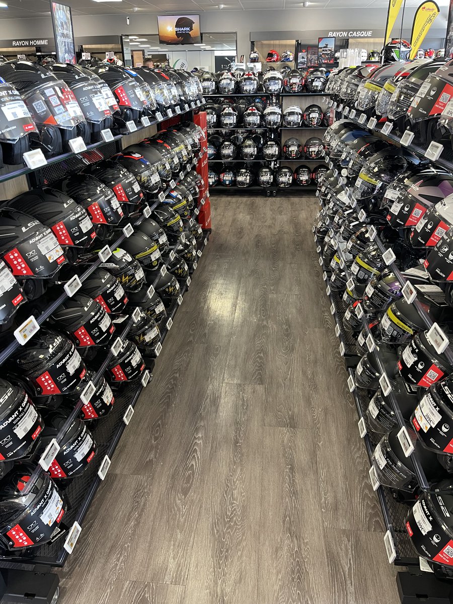 MinewTag's tweet photo. 17 stores. 25,000+ DS029Q ESLs. 🇫🇷🏍️

A motorcycle retail chain in France is upgrading store operations with Minewtag electronic shelf labels — from helmet displays to riding gear sections.

Specialty retail is going digital too.

#ESL #SmartRetail #RetailTech #Minewtag #Frances https://t.co/BwbF9nEHRr