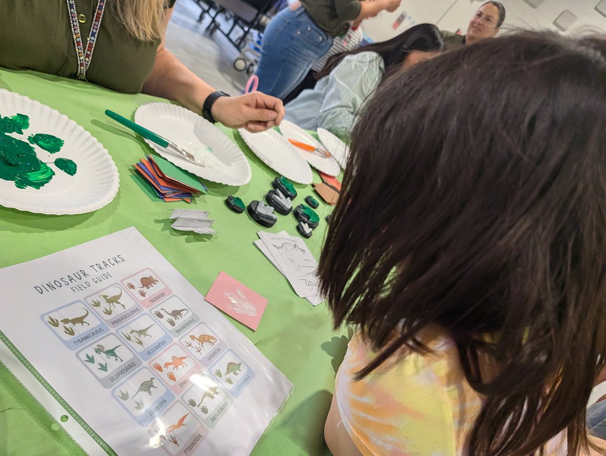 twolf_JHS's tweet photo. Jurassic Park themed STEAM night. Perfect for Shelby. She used to be obsessed with dinosaurs. https://t.co/LOlmPm1S84