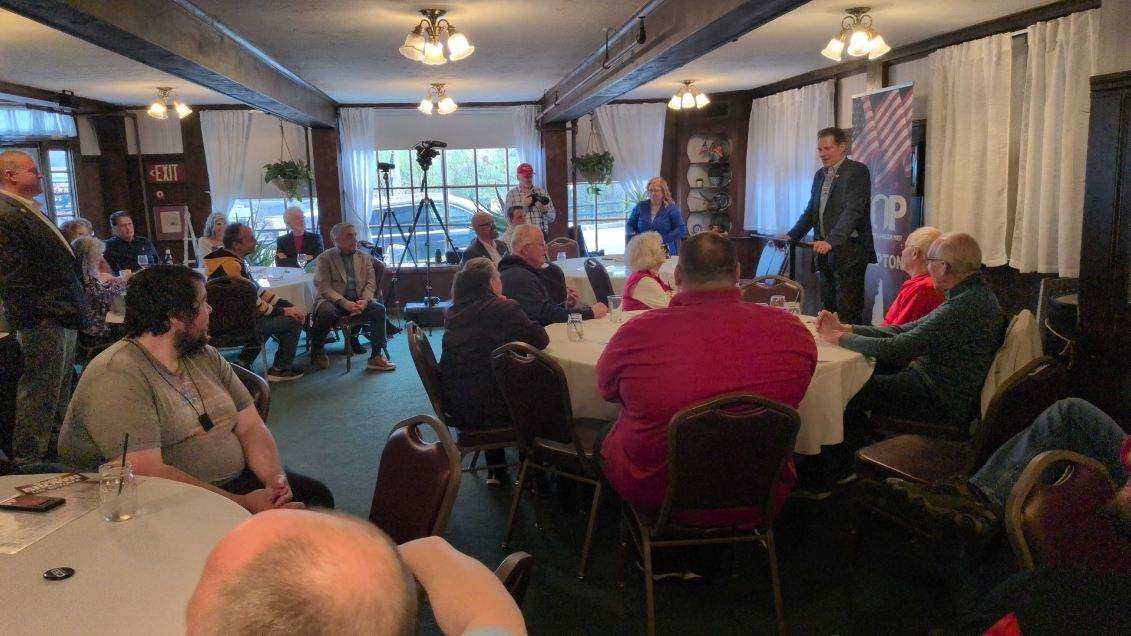 SenScottBrown's tweet photo. Had a great time at the Hampton GOP meeting tonight. Super crowd and a ton of support. I think it’s like the 10th or 15th time I’ve seen them and worked with them and supported this amazing group of Patriots. Wonderful to see such a great turnout.🇺🇸 #nhpolitics https://t.co/Sy6DGURaA8