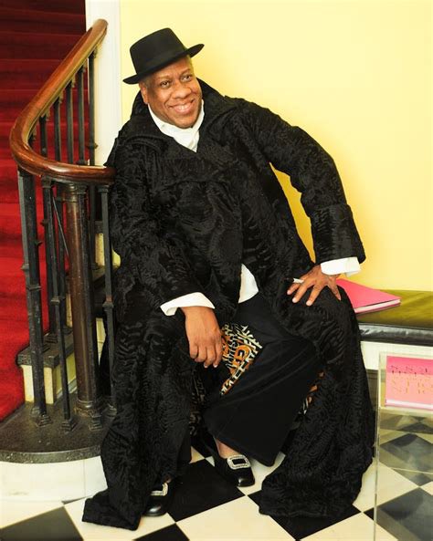 gatafi3ra's tweet photo. Who I feel like bc my friends always come to me for fashion advice https://t.co/7DYxsxLnHy