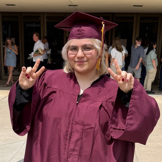 3lixirite's tweet photo. girl i just graduado🕺 https://t.co/tks8uY2Tp1