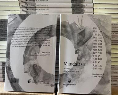 Crisapple76's tweet photo. 👉 Mandalas 2, poesía japonesa del Manyōshū a Issa. 
Bilingüe japonés-español
Una antología que abarca 14 voces de poetas japoneses en un minucioso orden cronológico. Un recorrido en el que trabajamos 6 traductores de 4 países distintos: Argentina, Cuba, México y Perú. https://t.co/vlx0XqU7Ia