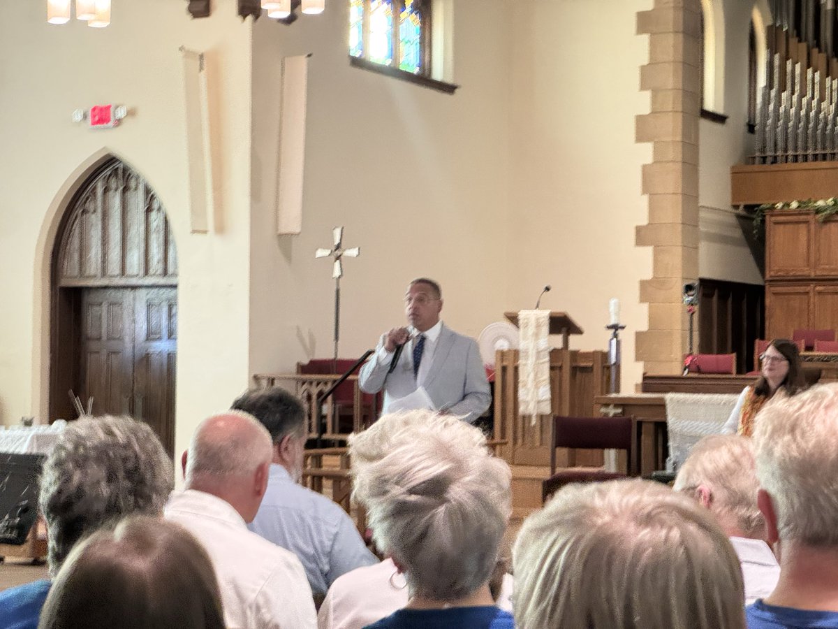 SamRosemark's tweet photo. At tonight’s HCMC forum hosted by the People’s Attorney @keithellison, community members, physicians, nurses &amp; healthcare workers spoke on the importance of investing in MN’s largest safety net hospital.

HCMC is vital to healthcare access &amp; specialized care for ALL Minnesotans. https://t.co/Ofsh36G4wm