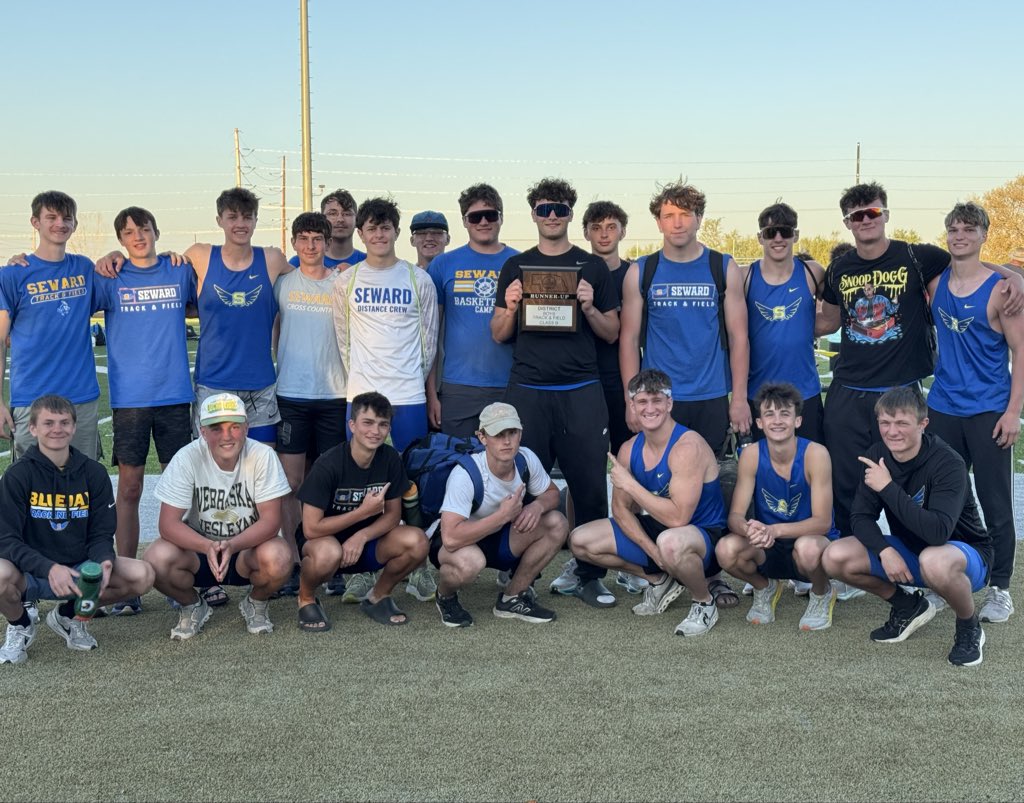 SewardBluejayTF's tweet photo. Girls are District B5 champs! Boys are Runners Up! Lot’s of PR’s and great performances. Awesome team! Go Jays! TUFF! https://t.co/hGldyWZckX