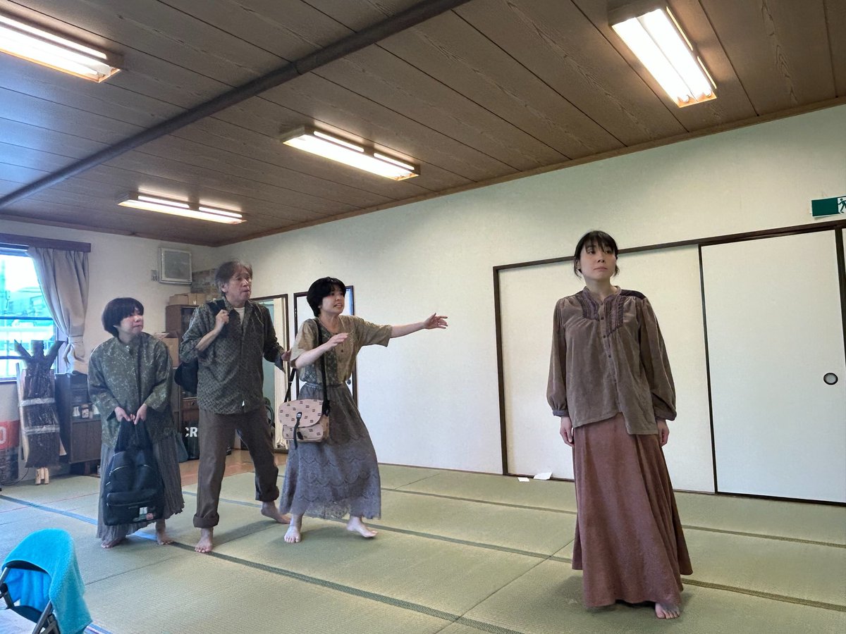 emimimi_fff's tweet photo. 『セツアンの善人』稽古頑張ってます！
三の神、姪、絨毯商、の3役やります！
めちゃめちゃ早着替え頑張ります💪
もちろん芝居も頑張ります💪💪
ぜひ観に来てください〜！！ https://t.co/6zCf43S2PZ