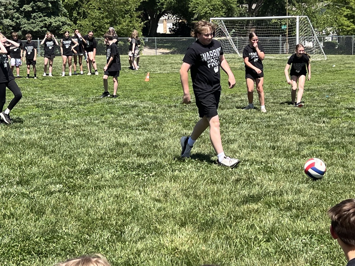 Rockbrook66's tweet photo. Sixth graders challenged the staff to a volleyball competition!  Winners all around! https://t.co/dSy16Iy5Az