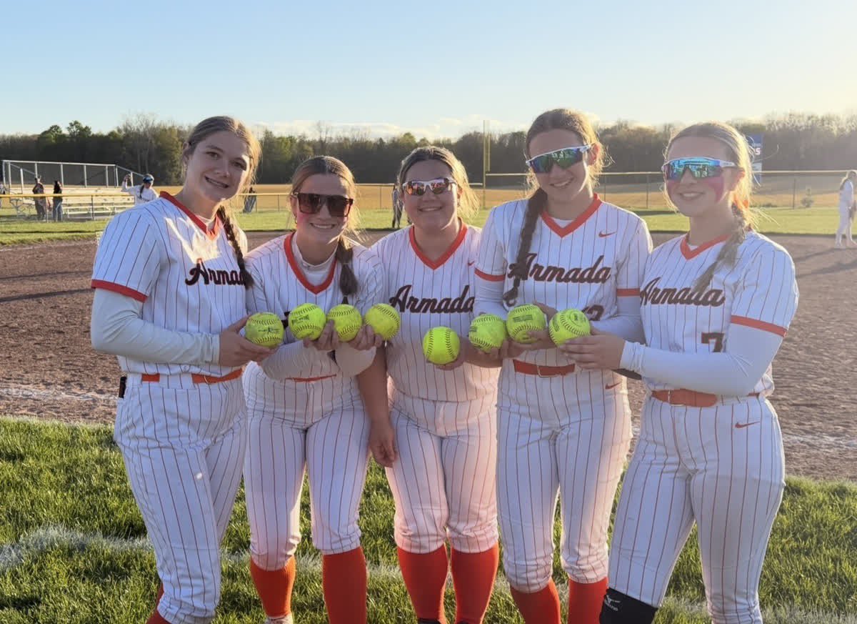 MeganCox2029's tweet photo. BWAC champions, and 5 homers throughout our 8 games. I couldn’t be more proud of this team!! WHIP =.820, AVG=.386, OBP=.463 @hawks2028_29 @armada_tigersSB https://t.co/Fea98USp4r