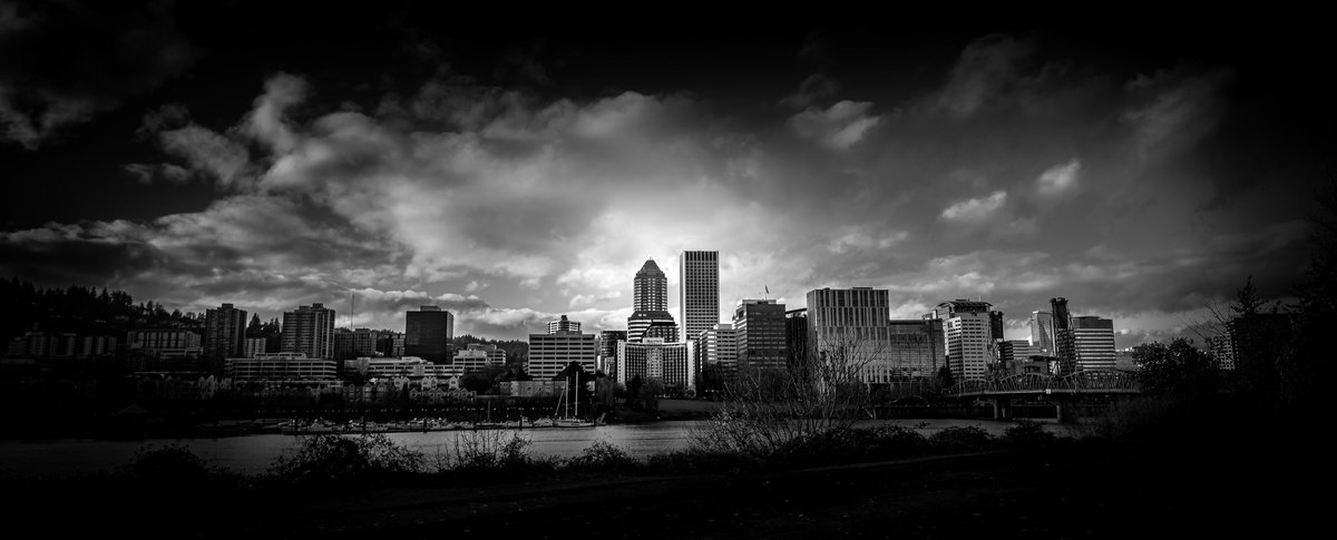 richtpt's tweet photo. Portland from the East Bank. #blackandwhite #bw #portland #pdx #lightroom #oregon https://t.co/oP50nBlqvW
