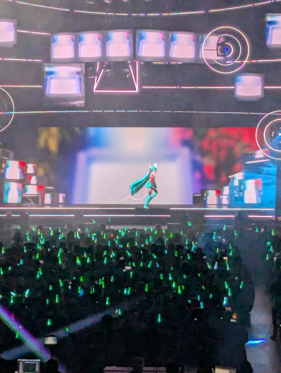 mxIHI's tweet photo. They made Miku hit the griddy https://t.co/u349ZAjWuy