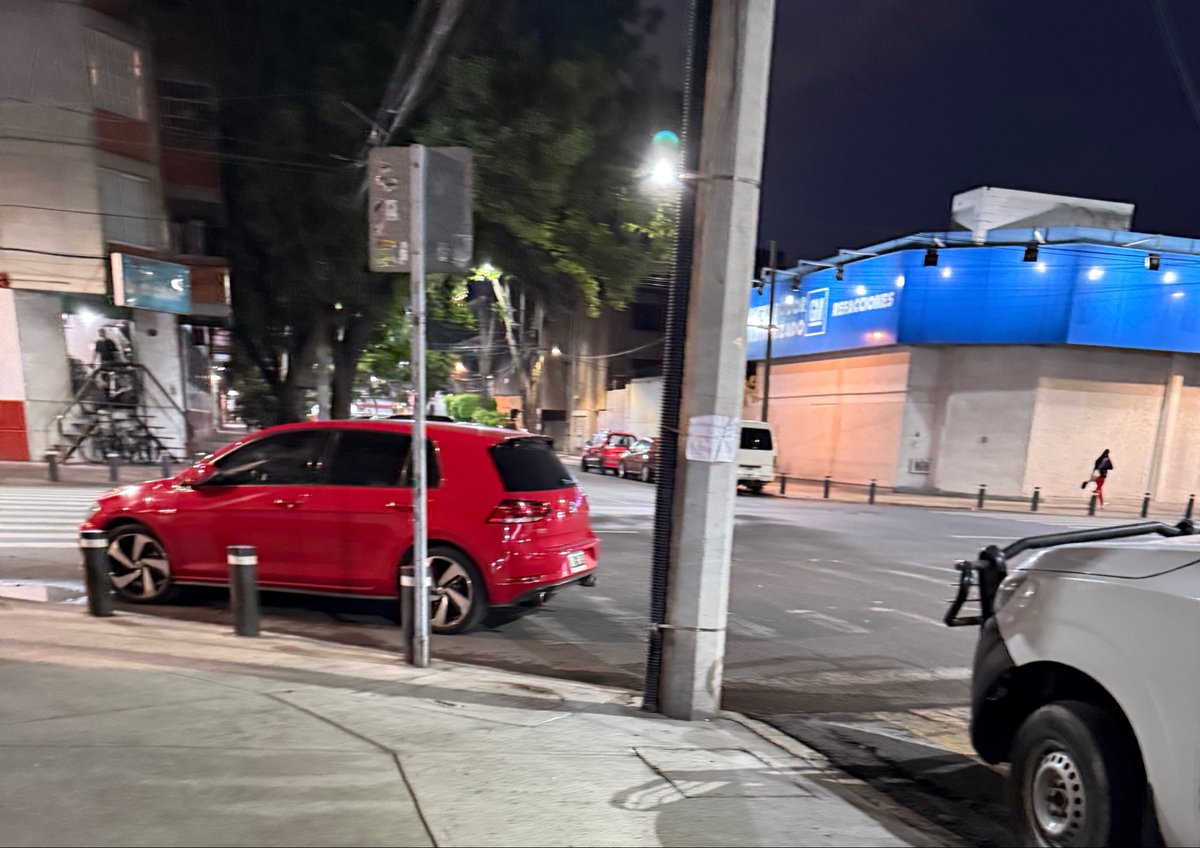iaorec's tweet photo. @UCS_GCDMX puedes apoyar por favor con vehículo en el paso peatonal en la esquina de Sevilla y municipio libre por favor? https://t.co/V1qWW8VUr8
