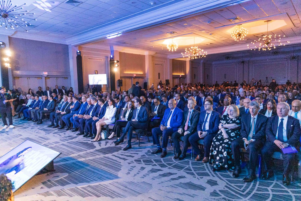 RobertoFulcar's tweet photo. Mi salutación y reconocimiento al querido amigo Manuel Cruz, por la exitosa realización del 1er Congreso Internacional de Geopolítica República Dominicana 2026, celebrado hoy. Un espacio de alto nivel para el análisis y la reflexión estratégica sobre los grandes desafíos del mundo presente y su porvenir.

 ¡Enhorabuena!