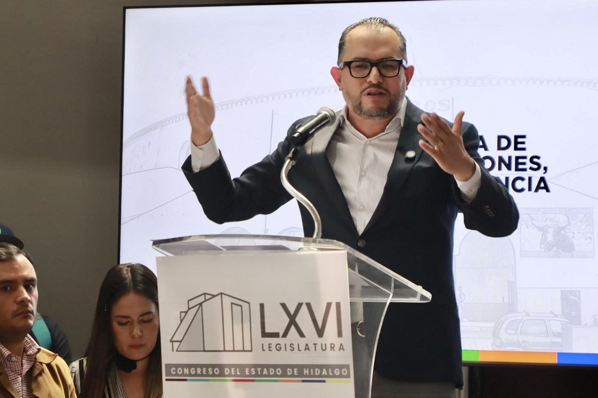 MarcoMendoza_B's tweet photo. Con la presencia de cientos de hidalguenses llevamos a cabo el foro “Por la defensa de nuestras tradiciones” en el que expertos de diversas disciplinas analizaron la tauromaquia y las peleas de gallos desde una óptica científica, jurídica, histórica y social. 

Seguiré impulsando la inscripción de la tauromaquia, pelea de gallos, barbacoa, ximbó, zacahuil, pulque, tianguis tradicionales y medicina tradicional como patrimonio inmaterial de #Hidalgo. 

Defendamos el orgullo de ser mexicanos. 

#MMTuDiputado #HidalguenseComoTu