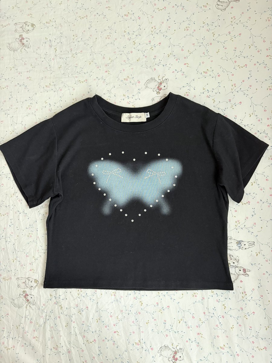 applepielunch's tweet photo. ครอป stylist เพชรอยู่ครบ🩵🖤
100 ฿ #ส่งต่อcintage #ส่งต่อstylistshop 
#vgh #ส่งต่อvgh #ส่งต่อvghbkk #ซินเทจ #ส่งต่อเสื้อผ้า #ส่งต่อcintageshop #ส่งต่อvgh #เสื้อผ้า #เสื้อผ้ามือ2 #vghbkk #cintageshop https://t.co/NAe34G6GG8