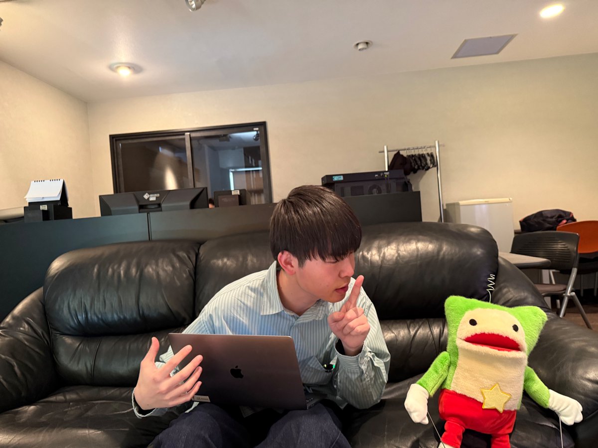 Whatch_official's tweet photo. GW明けのお仕事、慣れましたか？ホワチャン新PM篇の編集室のシーンは本物のポスプロ（ポストプロダクション）さんである西麻布のマックレイさんにご協力いただきました！本物のエディターさんやミキサーさんにもご協力いただき、出演もしてくれてます。
#映像制作　
https://t.co/uGPtilYLim https://t.co/HcMpGyBoPD