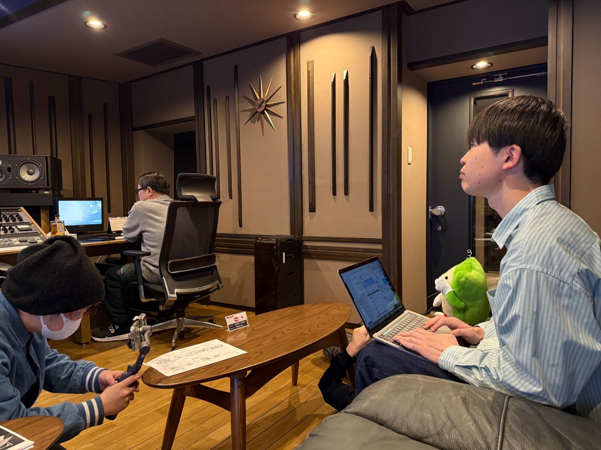 Whatch_official's tweet photo. GW明けのお仕事、慣れましたか？ホワチャン新PM篇の編集室のシーンは本物のポスプロ（ポストプロダクション）さんである西麻布のマックレイさんにご協力いただきました！本物のエディターさんやミキサーさんにもご協力いただき、出演もしてくれてます。
#映像制作　
https://t.co/uGPtilYLim https://t.co/HcMpGyBoPD