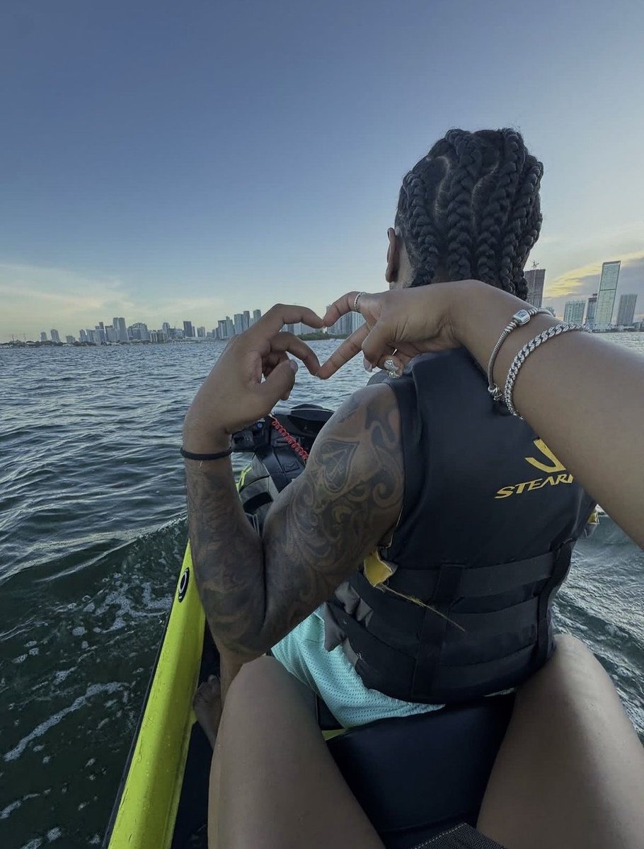 kell9n's tweet photo. me and bae catching views all summa ☀️😍 https://t.co/OT8gCemq2F