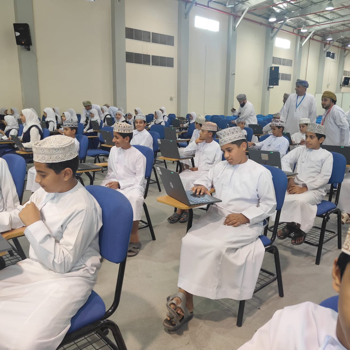 AlbasherScho16's tweet photo. مشاركة طلبة مدرسة البشير بن المنذر في تأدية الاختبار الفعلي للموهوبين «ثروة 5» بقاعة الحزم في جامعة نزوى، بإشراف الأستاذ يوسف السليماني، وذلك يوم الإثنين الموافق 4 مايو 2026م، متمنين لهم كل التوفيق والنجاح 🌟📚 https://t.co/GQmlw1vF3z