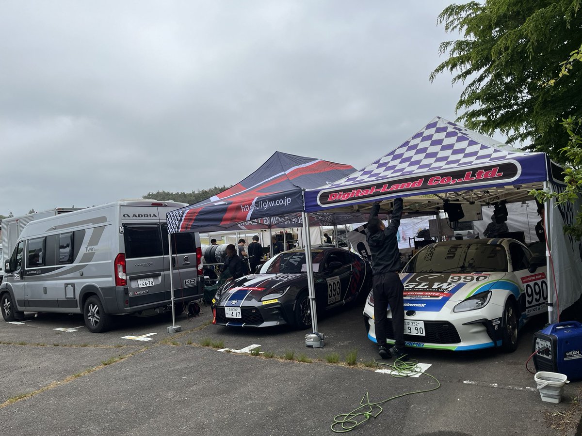 hideand5seek's tweet photo. GR86/BRZ Cup 第二戦 SUGO始まります。
週頭見た天気予報と違って寒いんですけど！
#GR86BRZCup
#GLWRacing
#GLW https://t.co/uqQPNHQ14k