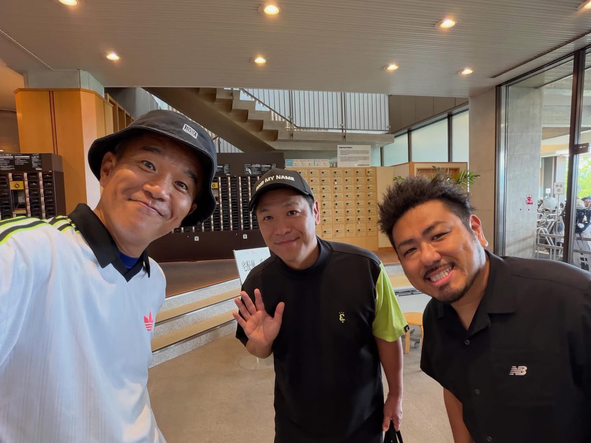 myprochocochan's tweet photo. 先日の〜bridge and stars〜ラミちゃん⛳️コンペ③

お笑い芸人のはんにゃの川島さん、鬼越トマホークの金ちゃんも参加〜❗️

お笑い好きの前田は当然〜記念撮影〜😆

#お笑い芸人
#はんにゃ 
#はんにゃ川島 さん
#鬼越トマホーク 
#鬼越トマホーク金ちゃん 
#前田幸長 https://t.co/aNEWsUT4H6