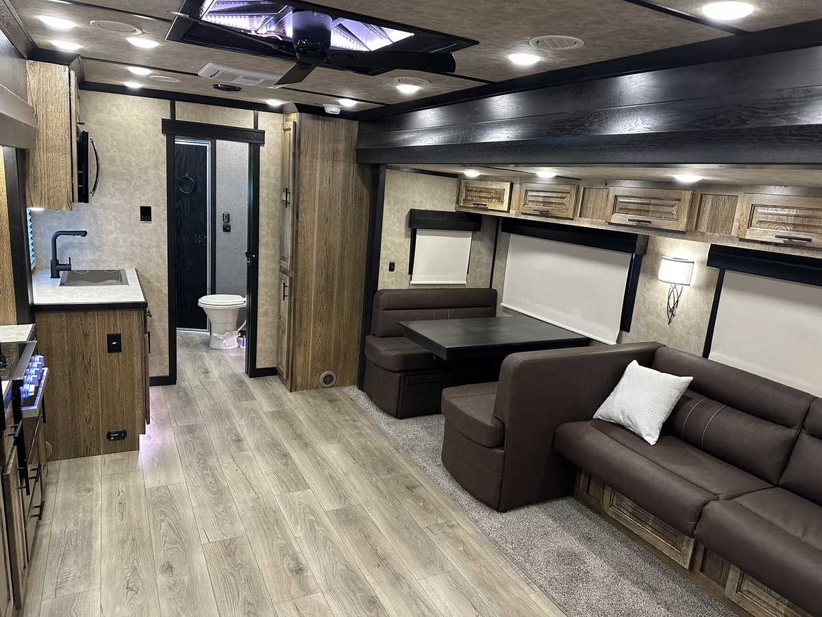LakotaTrailers's tweet photo. 5-Horse Side Load ✨DOUBLE SLIDE-OUT✨ Bighorn!! 🤩 

This one has 19’ living quarters, 6’ slide-out (with kitchen amenities), 12’ slide-out (with sofa and dream dinette), center entertainment, and tons of 🔥 options. 

https://t.co/CmDblsVz8d | #LTANewEra https://t.co/nQcH97FSFH