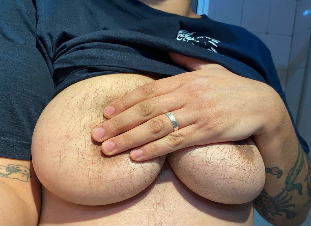 LdeLust's tweet photo. tu pololo con tetas deliciosass  ˶˃𐃷˂˶🍒 https://t.co/RNLbTuL8xC
